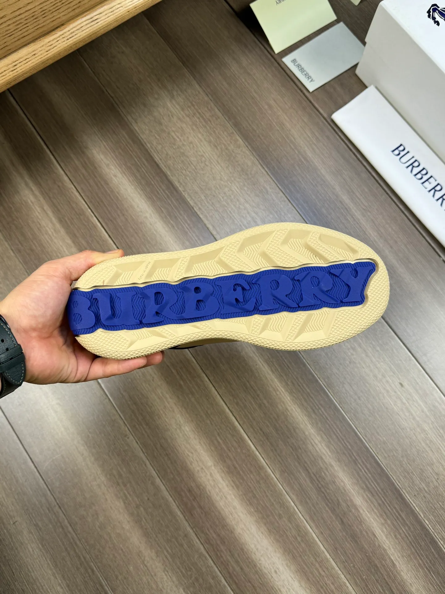[BURBERRY] Burberry P400💰 - High-end quality original order 🔍🔍🔍 - Upper: imported 🔝 Nappa calfskin, tongue brand cloth label - Inner lining: canvas lining - Outsole: rubber; two-color molded outsole - Super high quality control and fine workmanship: highlighted (high-end, extravagance, grade) -Size: 38-44 (Male 45, can be customized)